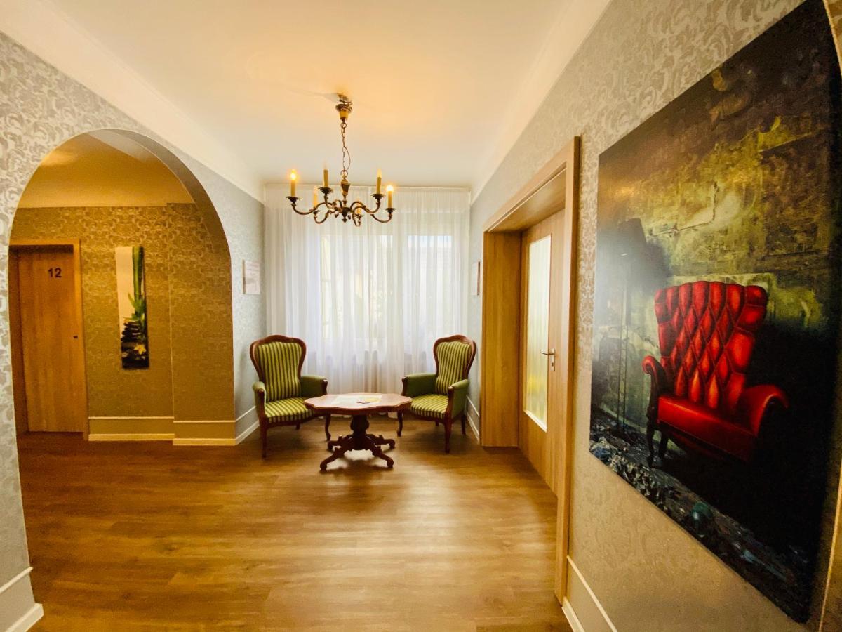 Homestay Gaestehaus Am Kurpark Garni